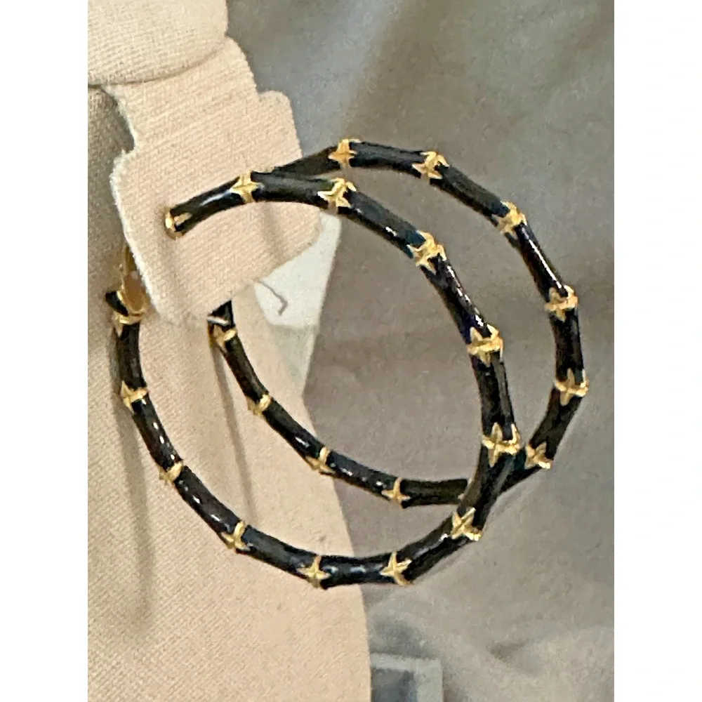 Vintage Kenneth Lane Black Enamel Gold Tone Bamboo Hoop Clip On Earrings 2.25" - Picture 3 of 9